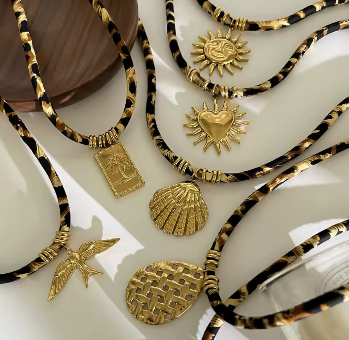 Lepoard necklace with single pendant