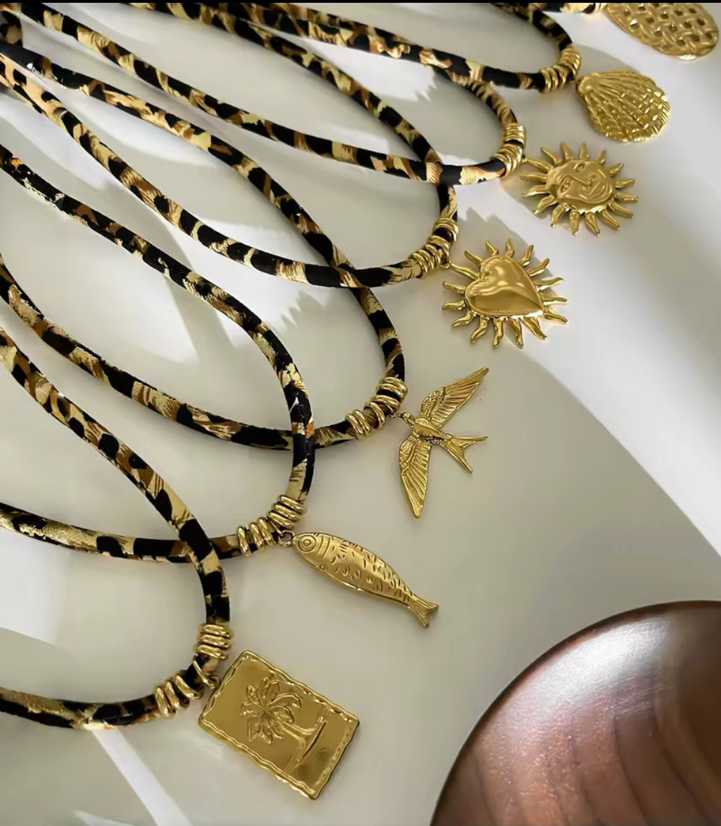 Lepoard necklace with single pendant