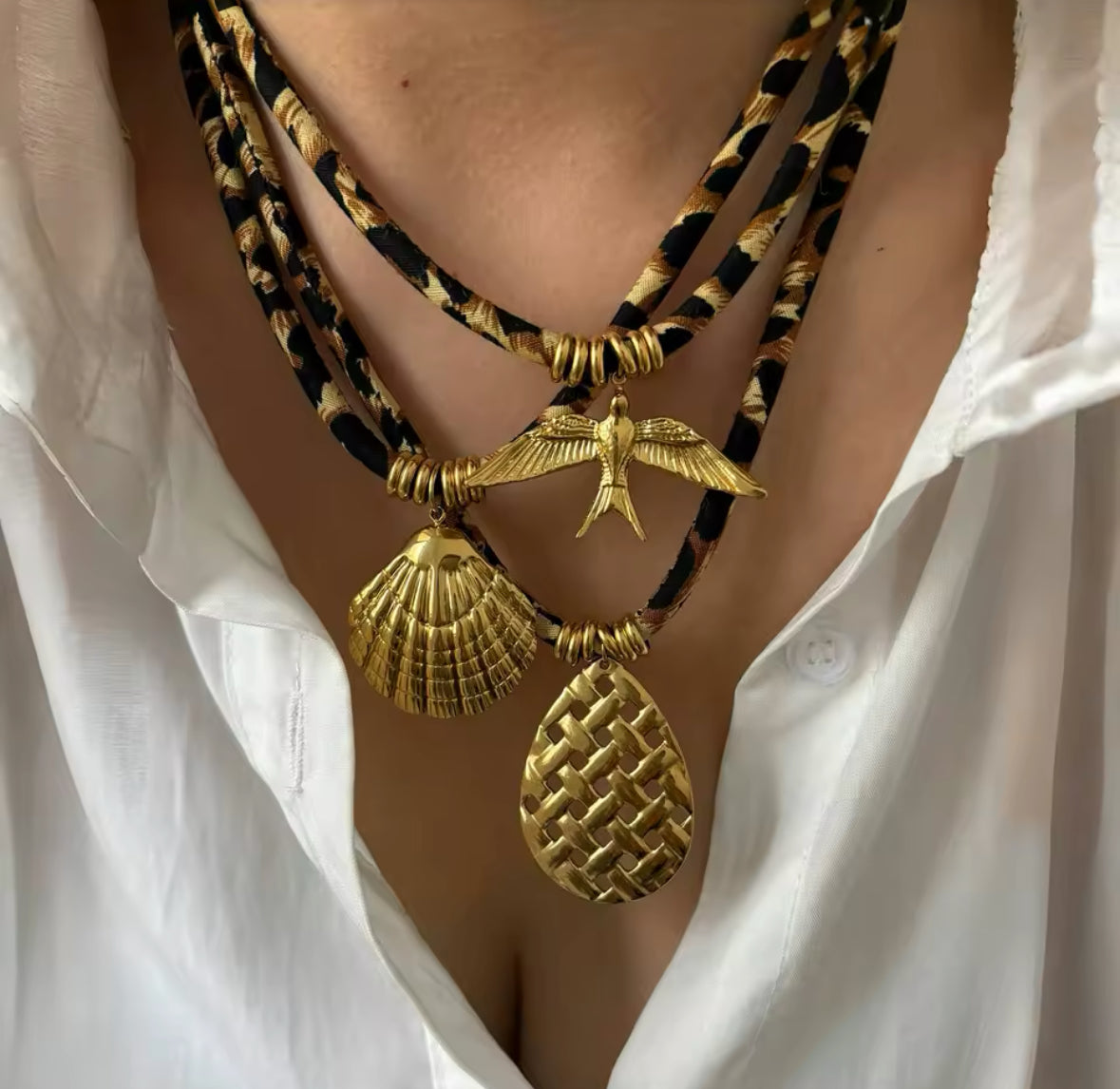 Lepoard necklace with single pendant